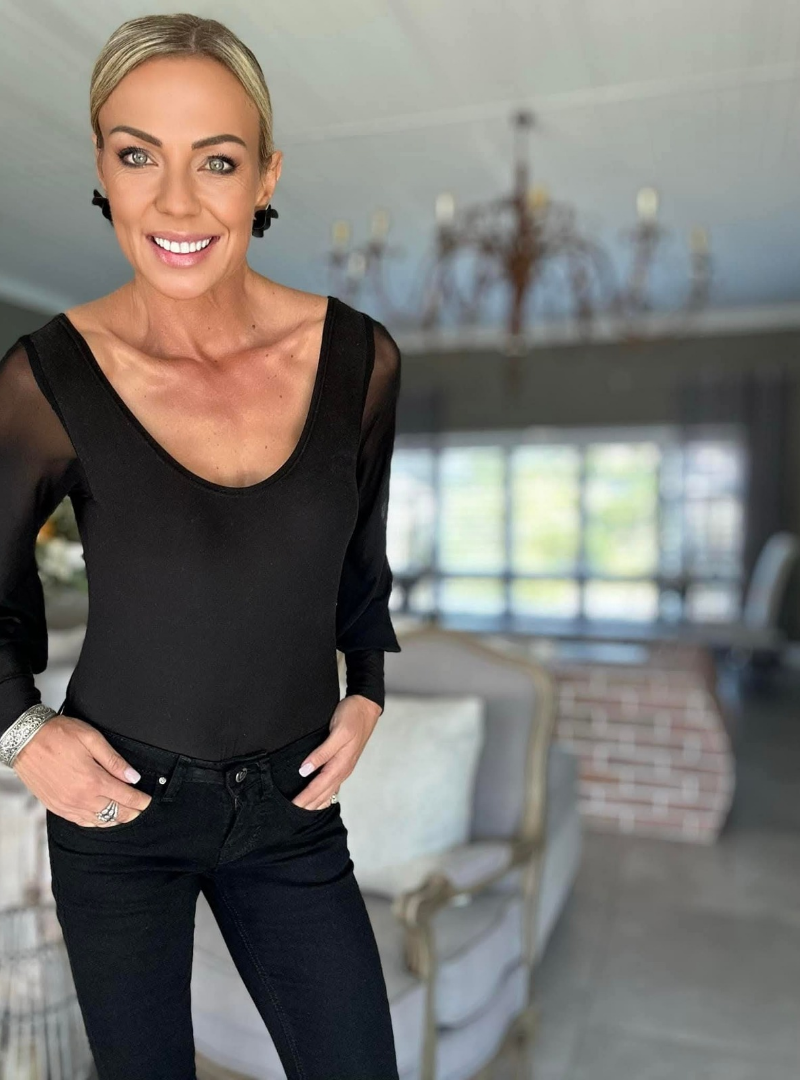 (2de Asem) Swart Olga bodysuit met mesh moutjies